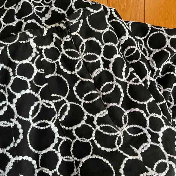 Carole Little Women’s Skirt pleated black & white size 12 - Picture 4 of 4